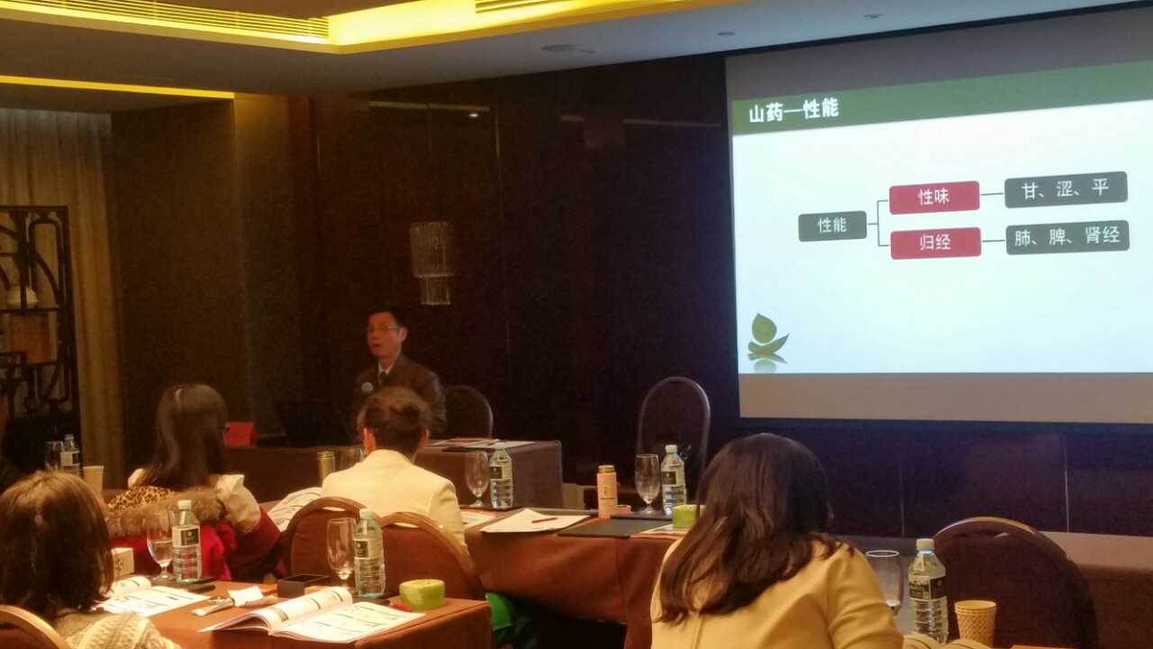 女同av杨柏灿教授在北京大学博雅讲堂讲课