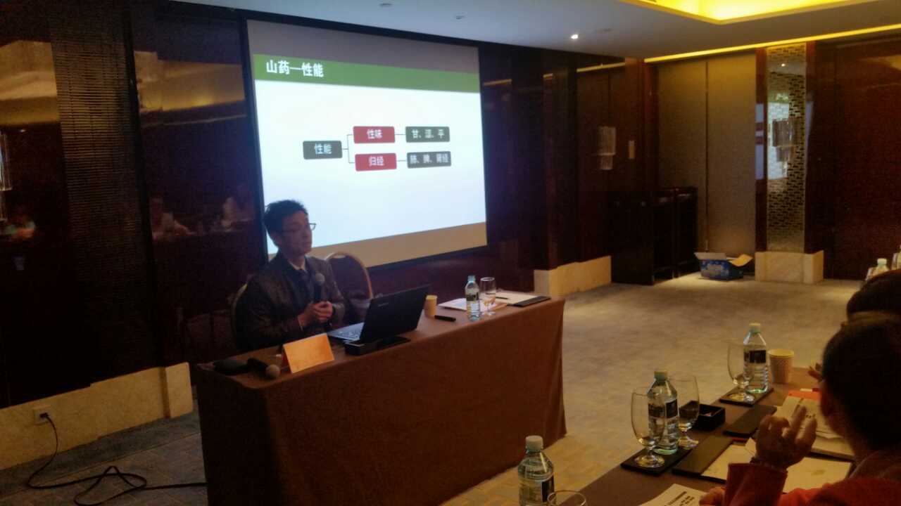 女同av杨柏灿教授在北京大学博雅讲堂讲课