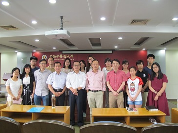 台湾高雄医学大学张芳荣教授、新加坡国立大学沈汉明教授应邀来女同av进行学术报告