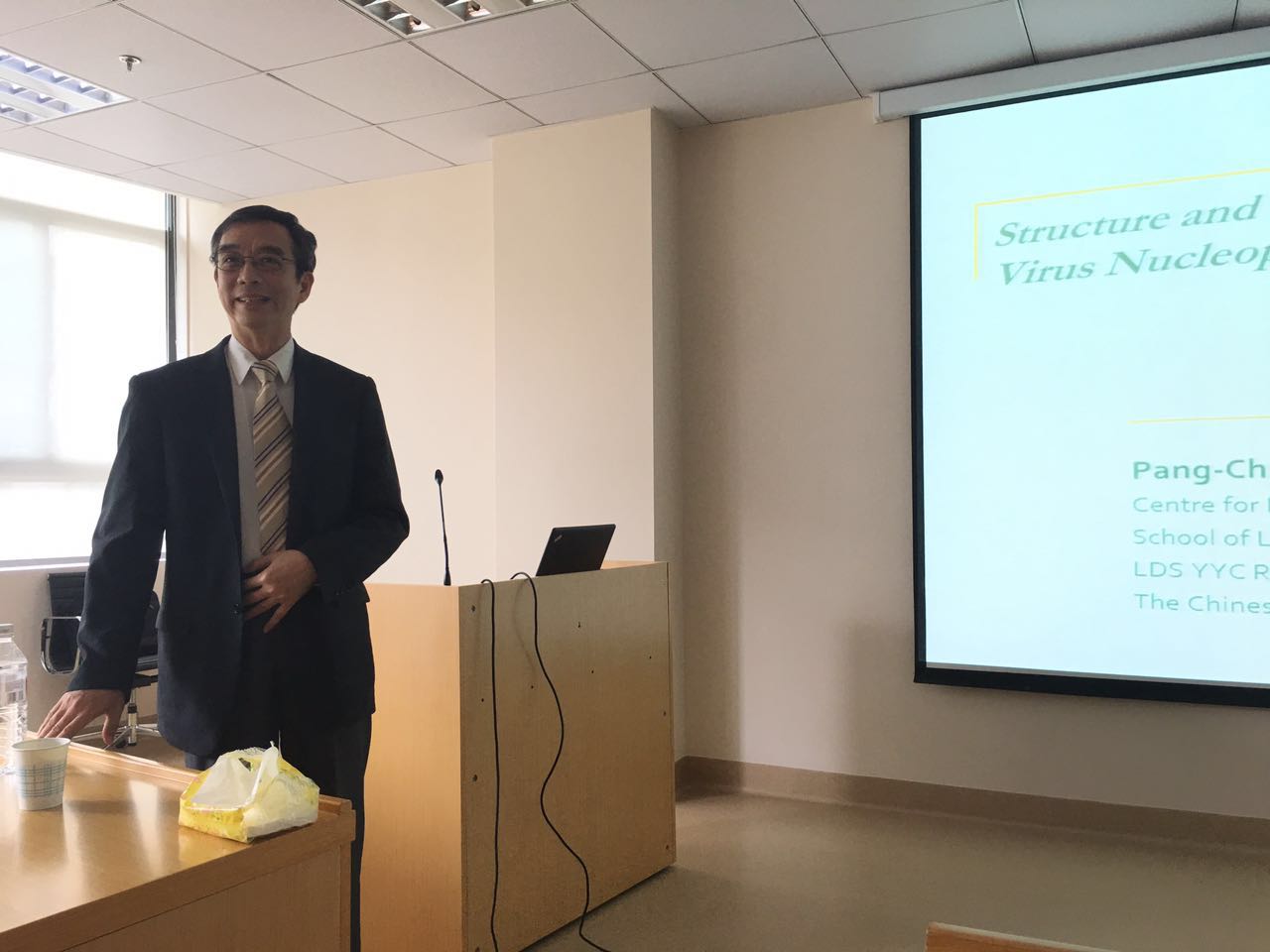 香港中文大学邵鹏柱教授来女同av进行学术交流